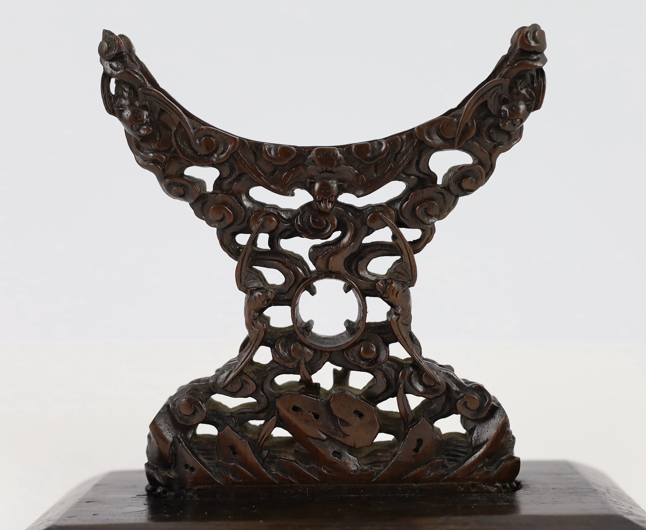 A Chinese zitan stand for a circular plaque, 18th/19th century, 15.5cm high 18cm wide